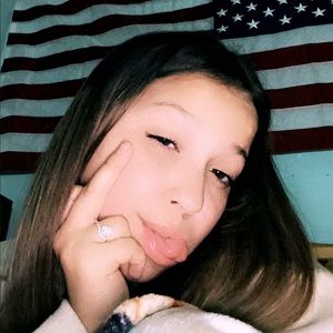 Meet your Posher, Emylee